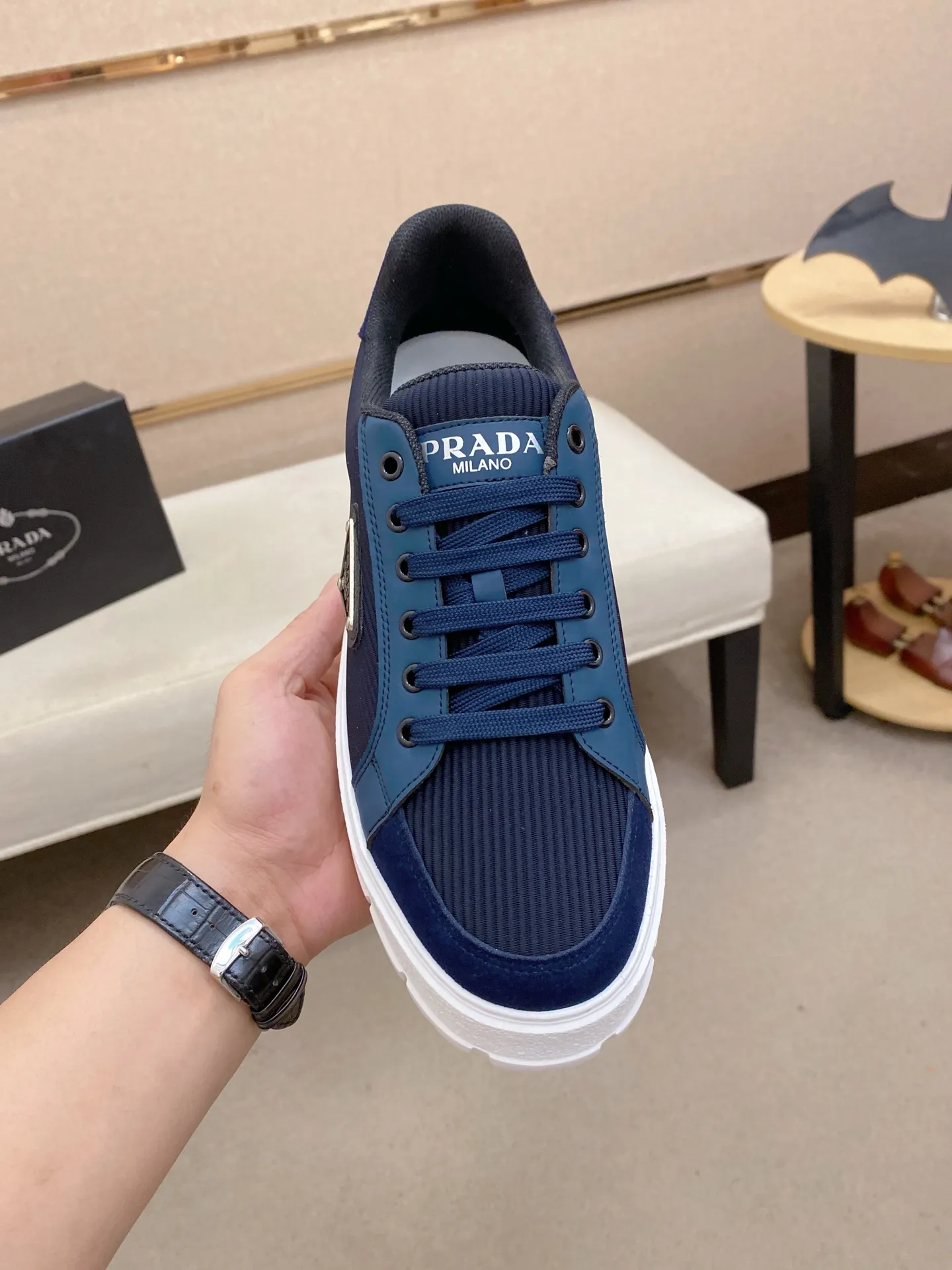 Men's men's shoes💰: 440💰[Prada～Prada] Trendy new styles are on the market. Same style as the official website. Counter quality. Original version. [Strong] [Strong] Imported selected first-layer cowhide. Comfortable and breathable sheepskin lining, fine workmanship, upper layer made of 100% pure cowhide, original last shape, comfortable on the feet, shoe sizes 38 to 44